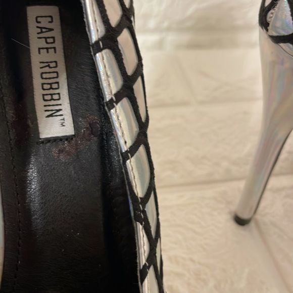 Cape ROBBIN heel shoes silver and black size 7.5.  Stunning. - Picture 10 of 10